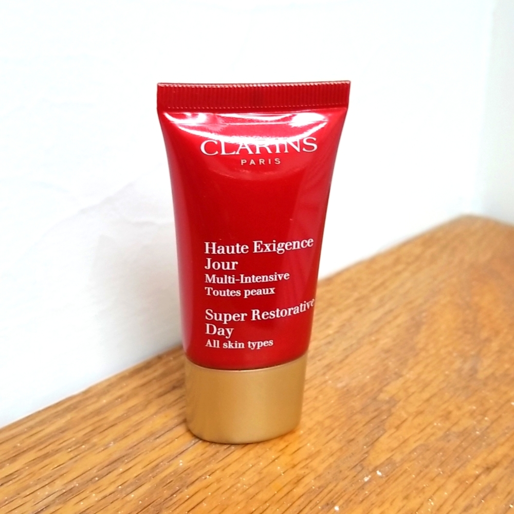 * CLARINS SUPER RESTORATIVE DAY CREAM